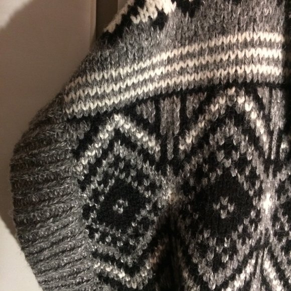 Old Navy Gray Black Cream Sweater Size Med - Picture 5 of 7